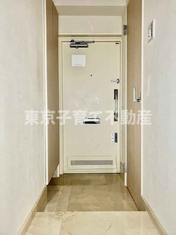 ヴィラロイヤル文京西片の玄関