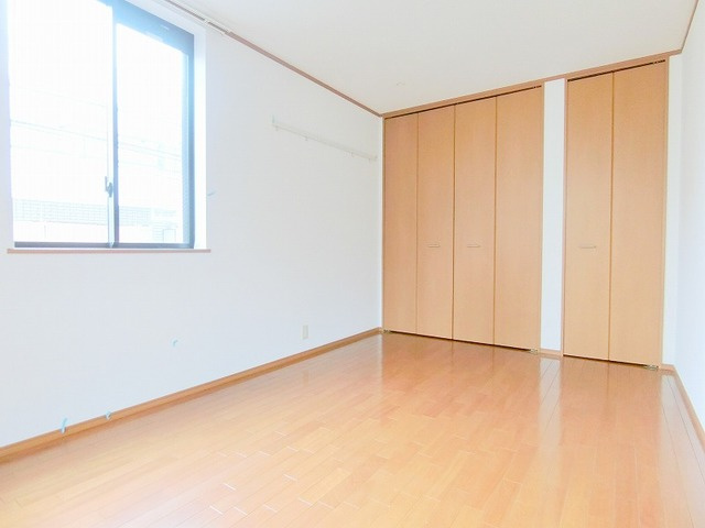 フォレスト高円寺の居間・リビング|★洋室7帖・角部屋２面採光★