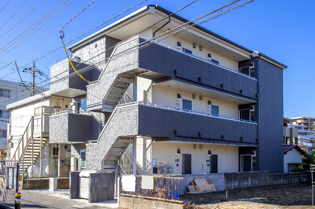 Lily東中山の外観