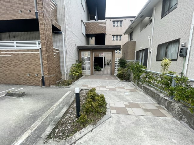 Aleの駐車場