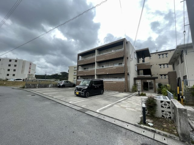 Aleの駐車場