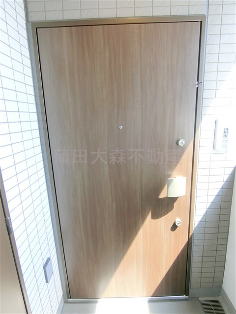 クオリタス蒲田の玄関