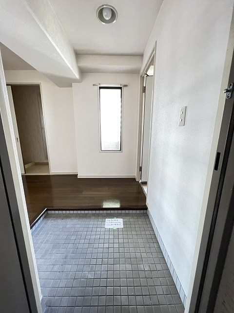 尼崎市食満１丁目の賃貸マンションの玄関|収納もある玄関です