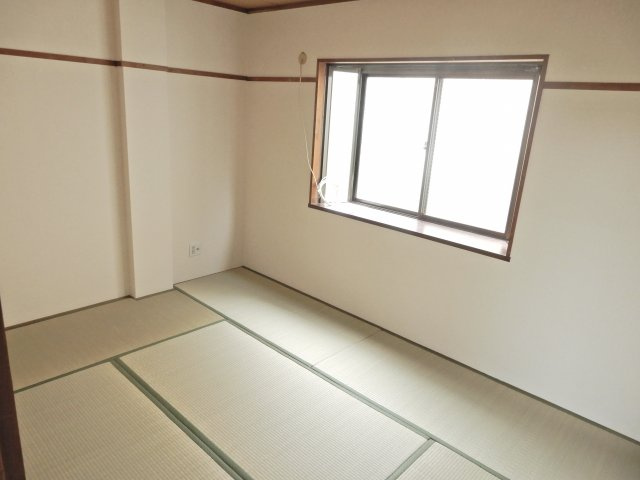 ヴィクトリアコート登町の和室