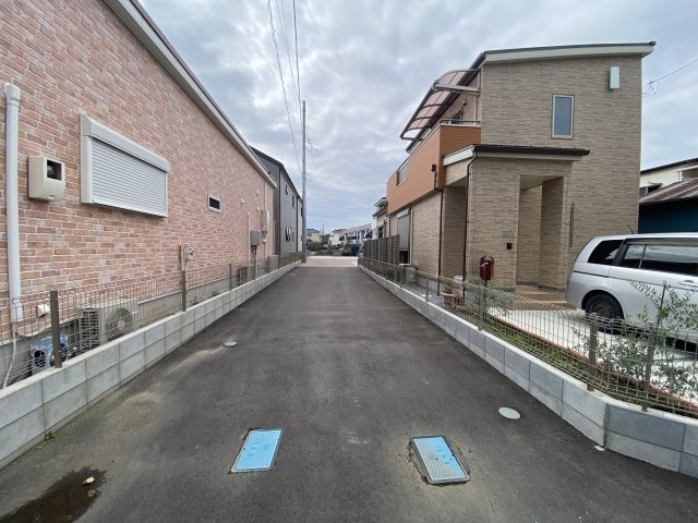 所沢市下安松20期の前面道路含む現地写真