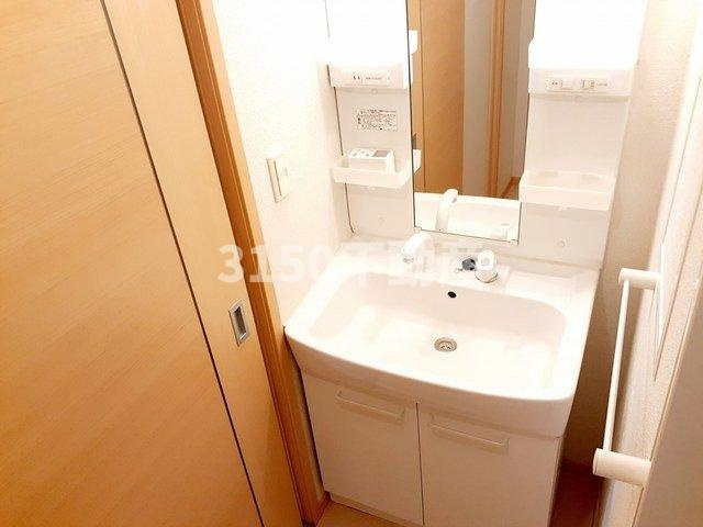 Ｐｌａｃｅ　Ｍｏａｔ　Ⅰの洗面所|スペースが確保できる洗面所です