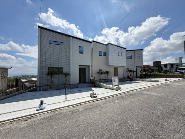 南城市玉城前川（全3棟）の外観|全棟並列駐車3台可♪