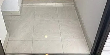 クレヴィスタ方南町Ⅱの玄関