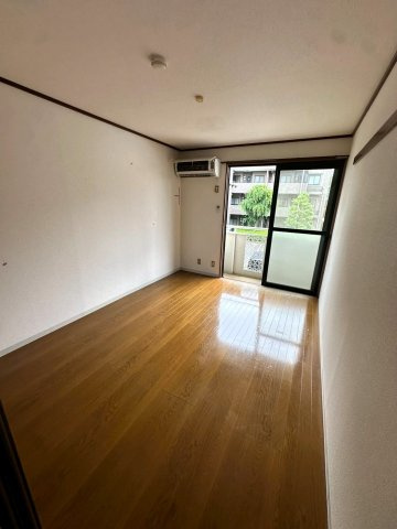 セジュール・桜堤の居間・リビング|こちらの居間で趣味の時間をお楽しみください