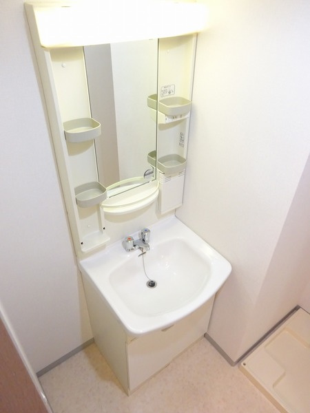 菱和パレス三軒茶屋の洗面所|忙しい朝には欠かせない洗面所です