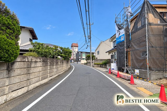 ■BESTie100■駐車2台♪前面道路6m以上×2駅利用可×対面式キッチンの前面道路含む現地写真|前面道路含む現地写真です。