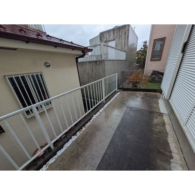 横浜市戸塚区名瀬町のアパートの庭