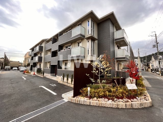 グランスタ花山の外観