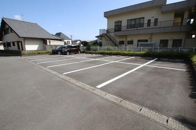 ドゥメゾンマルショウの駐車場