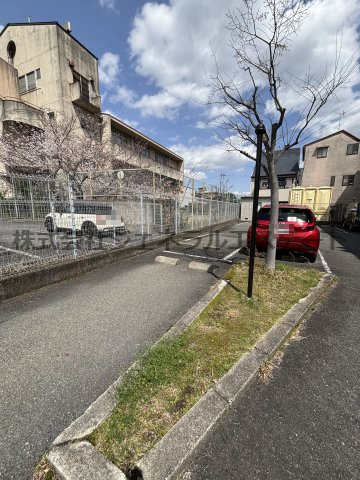 アデレード１番館の駐車場