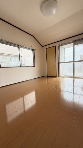 サンパレスヨシダの居間・リビング