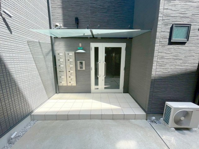 セレニティ田川2丁目のエントランス