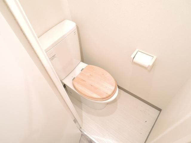足立区千住４丁目の賃貸マンションのトイレ