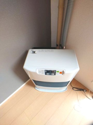 【設備】 | ケイズコートB | 灯油ストーブ