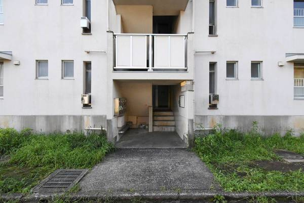 ビレッジハウス岩間2号棟のエントランス|清潔なエントランスです