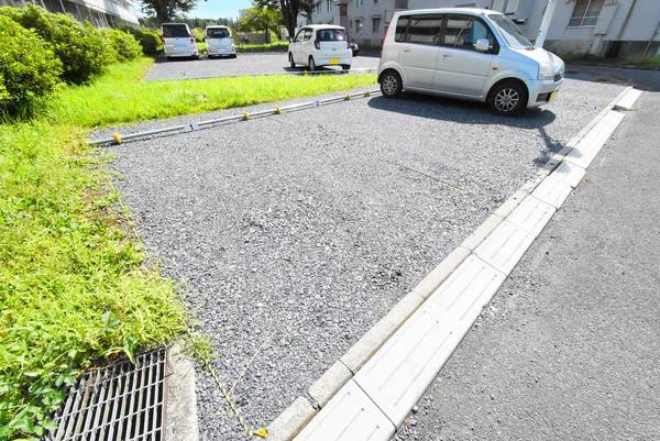 ビレッジハウス岩間1号棟の駐車場|駐車場完備です