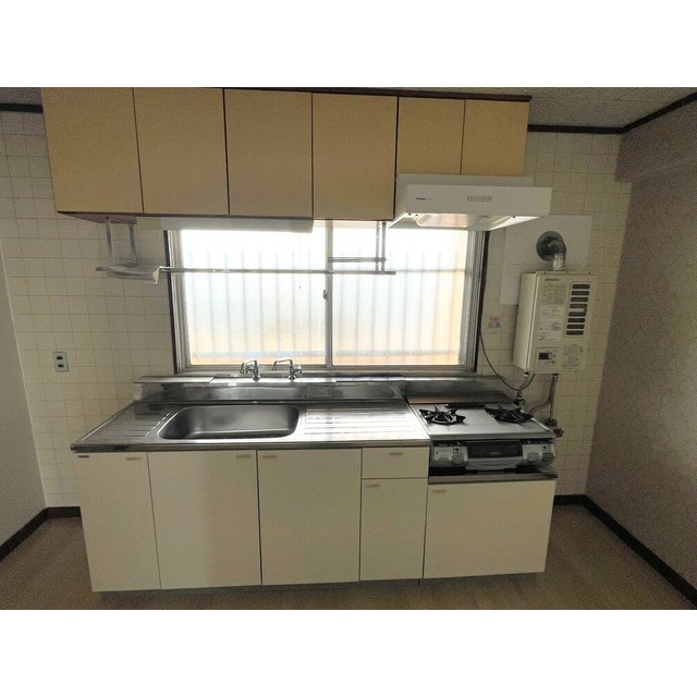 市毛マンションのキッチン|コンパクトなキッチンで掃除もラクラク