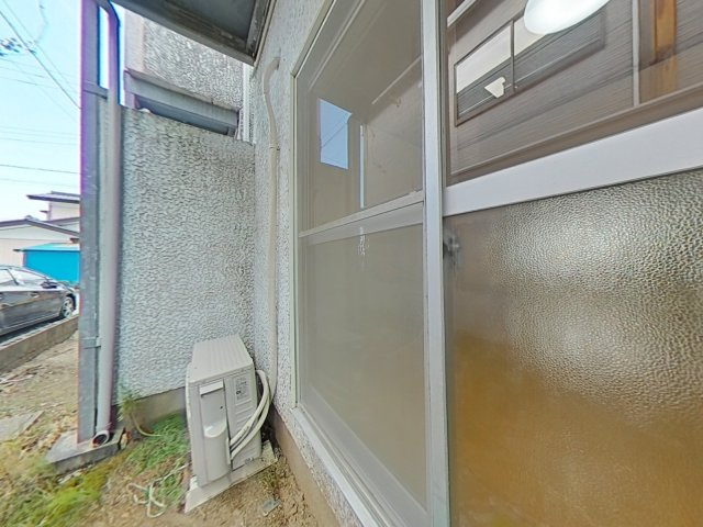 長山アパートのバルコニー|外からの目が気にならないバルコニーで洗濯物が干せます