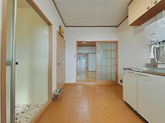 長山アパートのキッチン|コンパクトなキッチンで掃除もラクラク