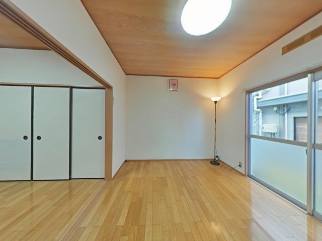 長山アパートの洋室|使い勝手のいい洋室です
