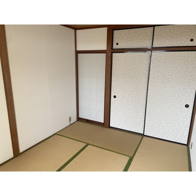 市毛マンションの居間・リビング|こちらの居間で趣味の時間をお楽しみください
