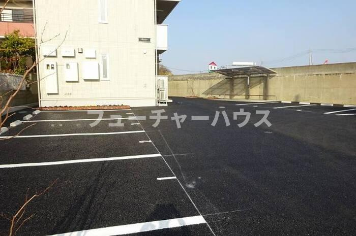 リヴィエールの駐車場