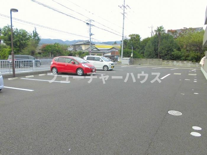 フォアールの駐車場