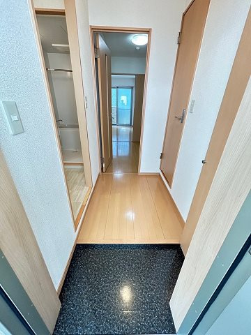 大阪市西淀川区大和田４丁目のアパートの玄関|明るい玄関です