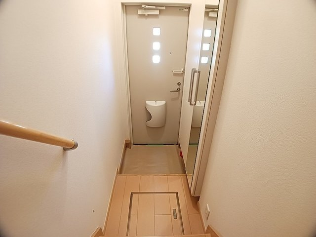 ガーデンヒルズの玄関|落ち着いた玄関です