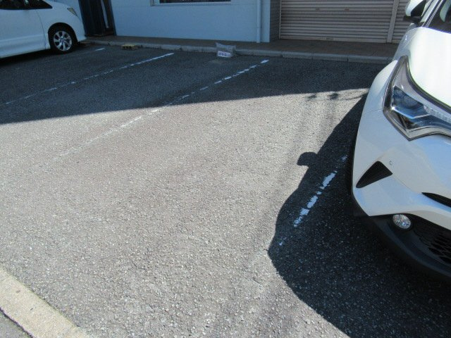 ブリス西二見の駐車場