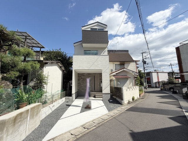 厨子奥苗代元町の外観|『ZEH水準省エネ住宅×３wayアクセス』
高い断熱性能と省エネ設備により、ムダなエネルギー消費を抑え、年間の光熱費削減が期待できます！（R8.10撮影）