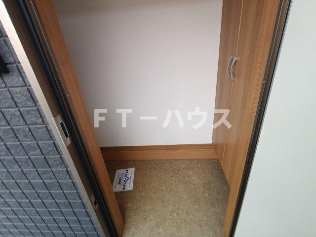 船橋市駿河台１丁目のアパートの玄関
