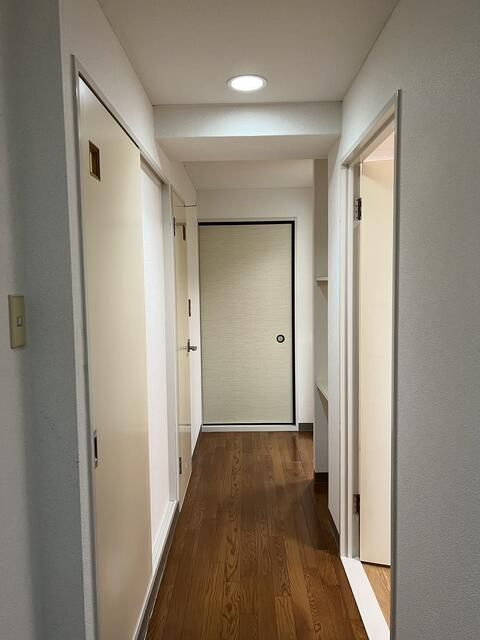 厚木市岡田４丁目の賃貸マンションの玄関