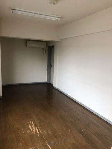 横浜市泉区中田南３丁目の店舗事務所の居間・リビング