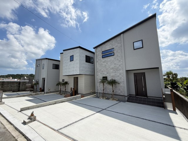 南城市玉城前川（全3棟）1号棟の外観|1号棟　並列駐車3台可♪
