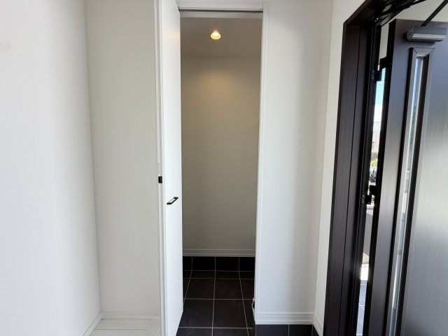 南城市玉城前川（全3棟）1号棟の玄関|1号棟　靴もすっきり収納♪SIC付玄関♪