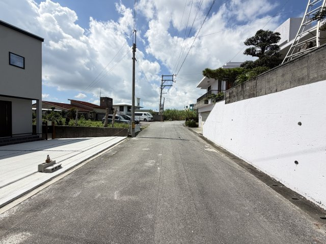 南城市玉城前川（全3棟）1号棟の前面道路含む現地写真|※北側道路6.2ｍ♪