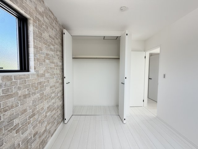 南城市玉城前川（全3棟）1号棟の収納|1号棟　洋室5.2帖+収納付き♪