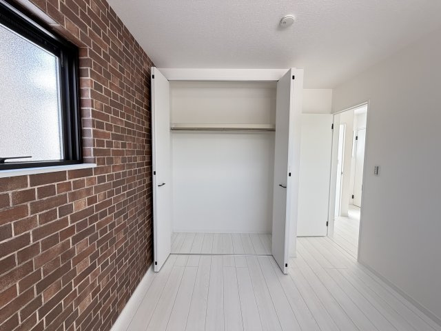 南城市玉城前川（全3棟）1号棟の玄関|1号棟　洋室5.2帖+収納付き♪