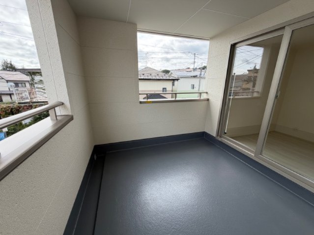 盛岡市山岸２丁目のバルコニー|キャンプ用の椅子やテーブルを置いてお家キャンプが楽しめます