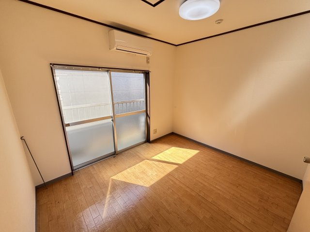 アップルハウスの居間・リビング|退去前につき、別部屋のお写真になります