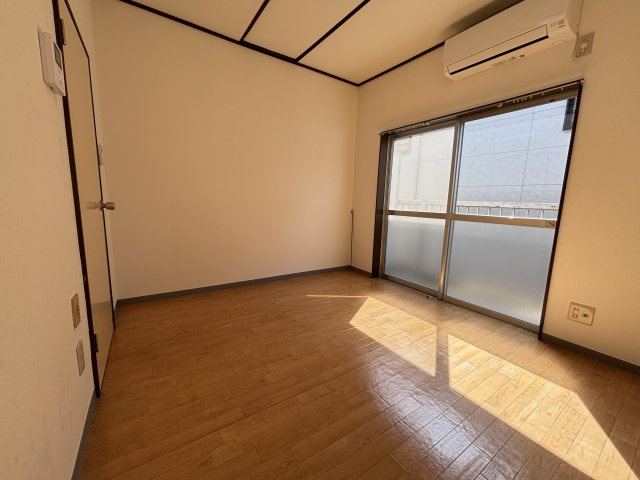 アップルハウスの洋室|退去前につき、別部屋のお写真になります