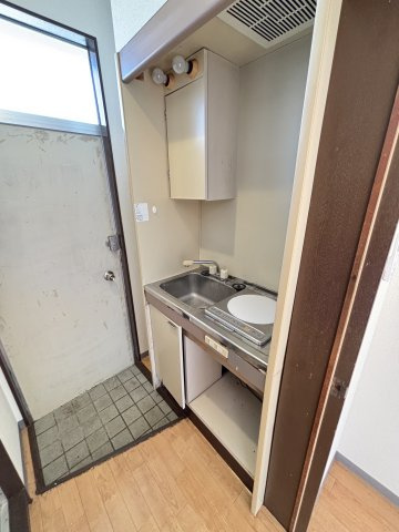 アップルハウスのキッチン|退去前につき、別部屋のお写真になります