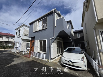 【外観】 | スタイリッシュなグレーの外観が魅力の住まい | 街並みに映えるスタイリッシュな外観