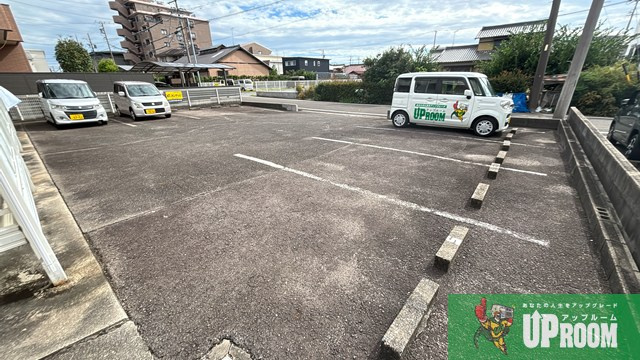 Surplus　One岩田の駐車場